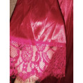 Шелковый женский халат с кружевами, красный
